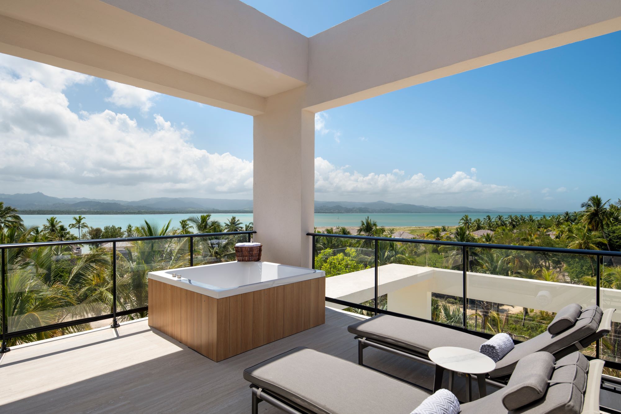 One Bedroom Suite Jacuzzi Terrace