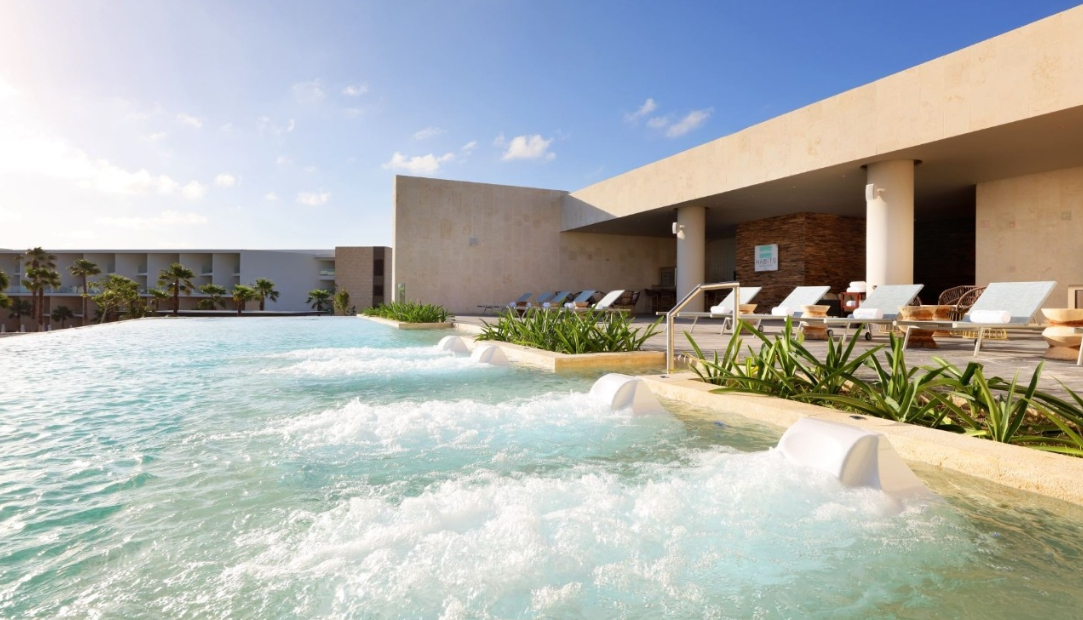 TRS Coral Hotel swim up suite